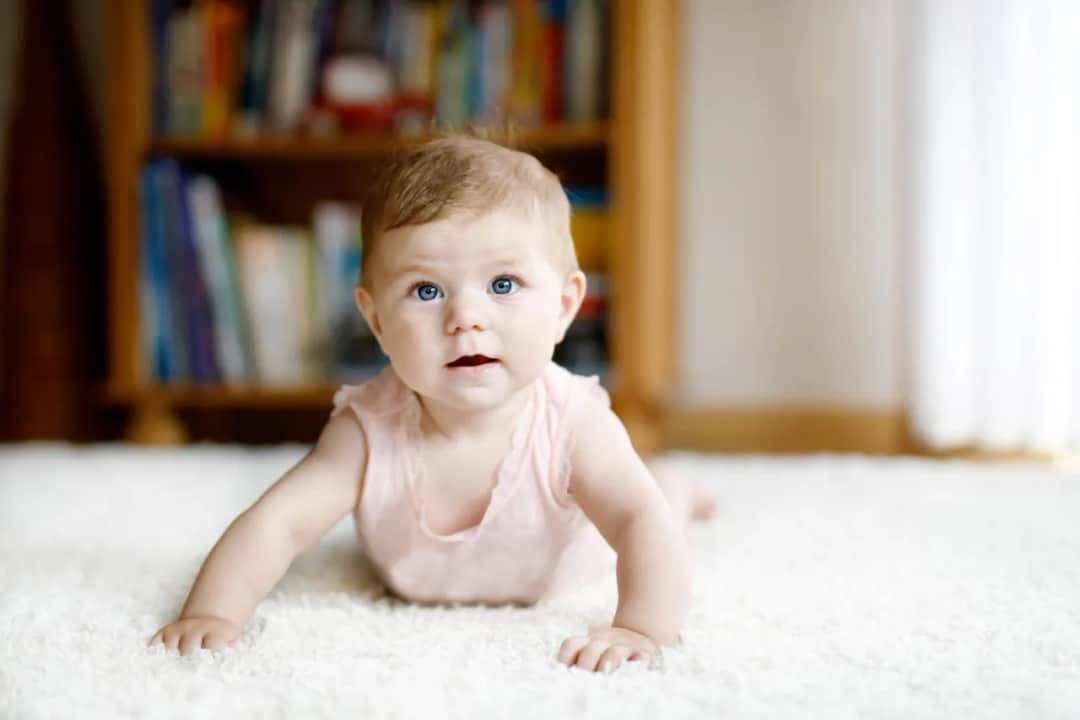 Skoki rozwojowe: Kalendarz, objawy i mądre wsparcie dla rodziców