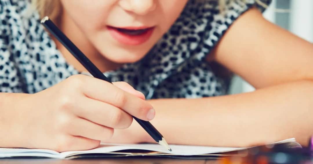 Objawy dysleksji rozwojowej: Od przedszkola do dorosłości co musisz wiedzieć?