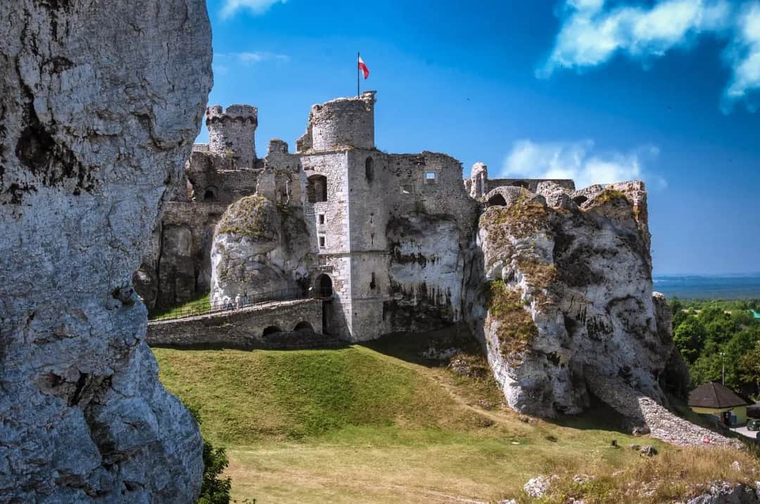 Ojczyzna w polskiej kulturze: Od matki do dekonstrukcji mitów